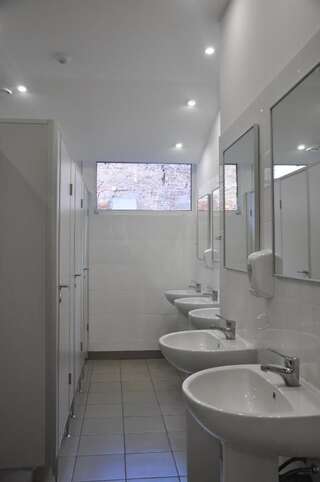 Хостелы Z-Hostel Киев Кровать в общем номере с 2 кроватями-5