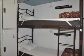 Хостелы Z-Hostel Киев Кровать в общем номере с 2 кроватями-11